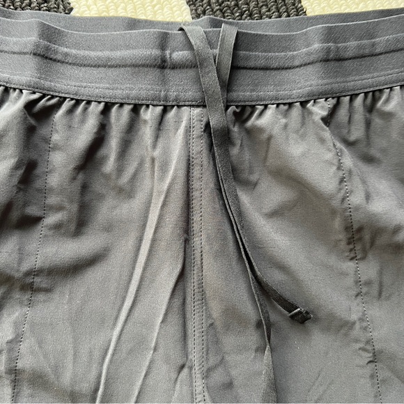 Nike Men's Black Training Athletic Shorts NWT - Picture 3 of 7